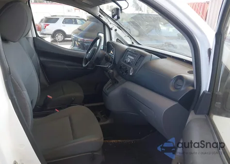 2015 Nissan Nv200 Sv z USA, uszkodzony, nr VIN 3N6CM0KN4FK721270